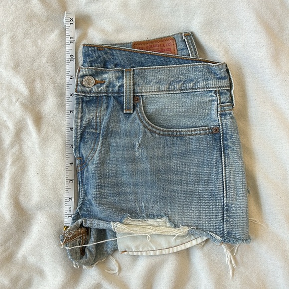 Levi’s 501 Original Cutoff Denim Short - Picture 3 of 4